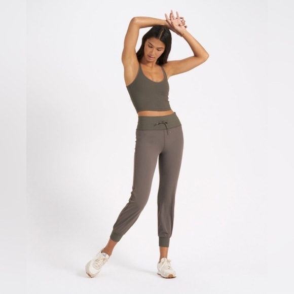 Vuori All The Feels Ribbed Strappy Tank Top Green Cropped Athleisure Yoga XL - Picture 4 of 11
